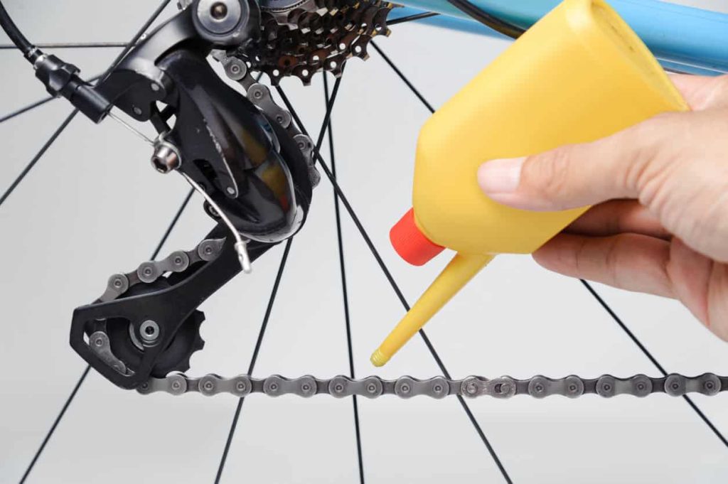 Lubrifier la chaîne de vélo