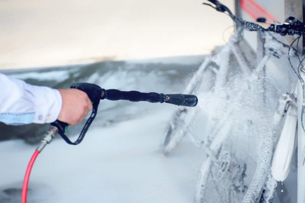 Nettoyer son vélo après une promenade l'hiver